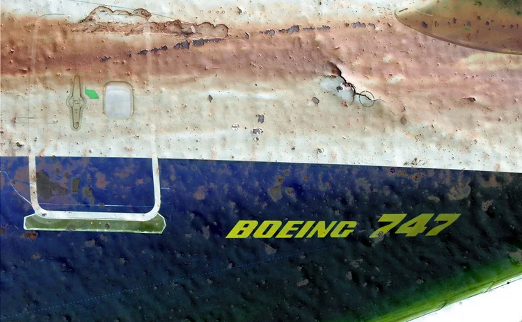 A rusty Boeing 747